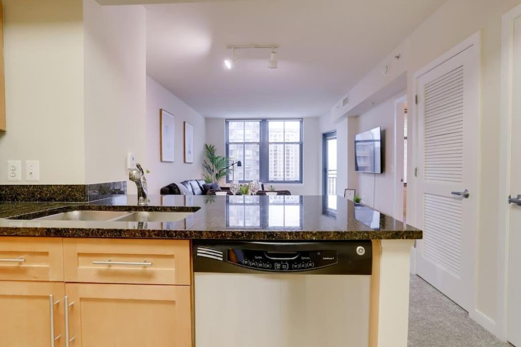 Condo With Gym And Pool In Pentagon City 8Min To Dca Arlington Eksteriør billede